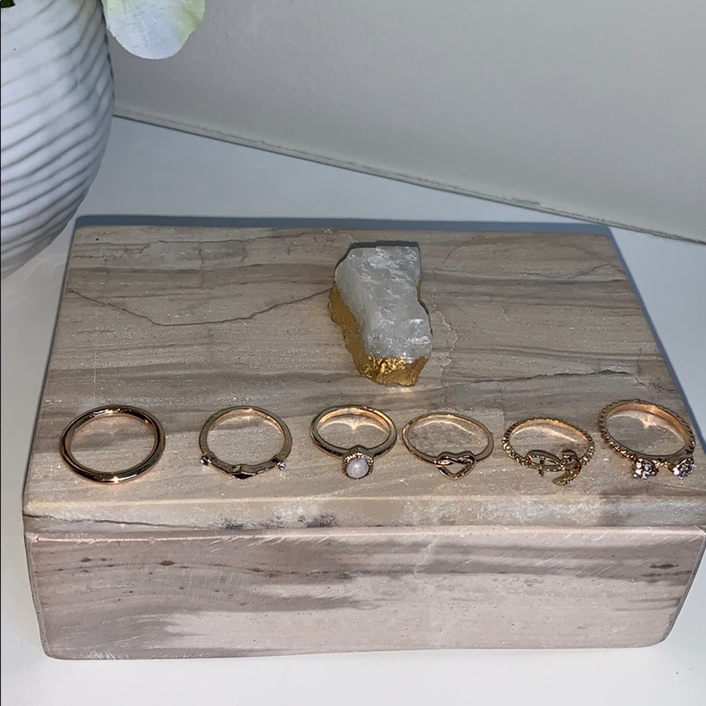 ✨FREE w/ Bundle of 2+✨Set of 6 Forever 21 Rings